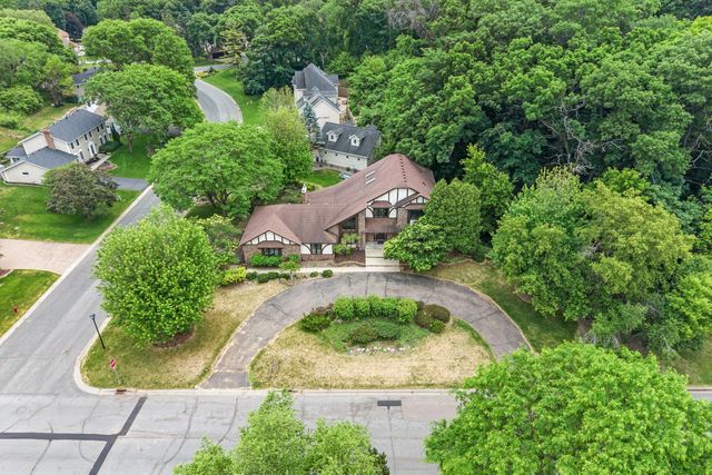 1952 Safari Trail, Eagan, MN 55122