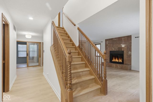 7921 Lincoln Boulevard, Indianapolis, IN 46240