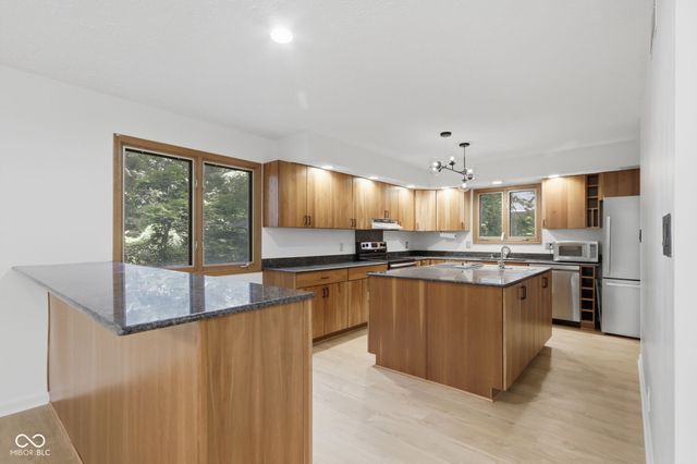 7921 Lincoln Boulevard, Indianapolis, IN 46240