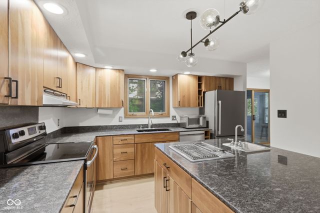 7921 Lincoln Boulevard, Indianapolis, IN 46240