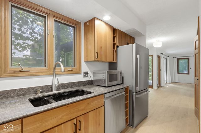 7921 Lincoln Boulevard, Indianapolis, IN 46240