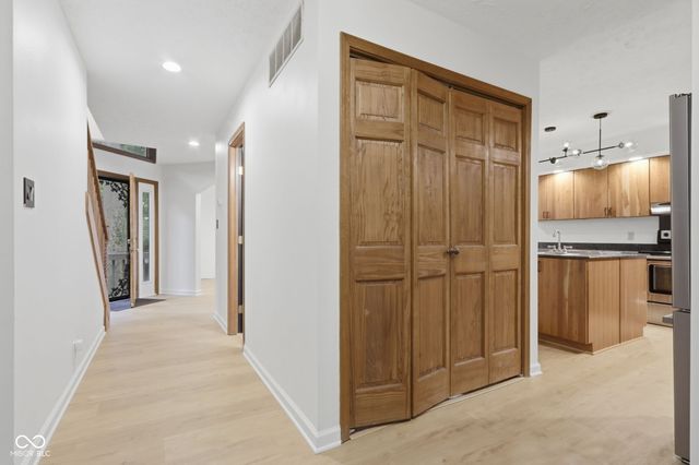 7921 Lincoln Boulevard, Indianapolis, IN 46240