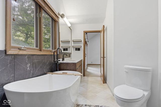 7921 Lincoln Boulevard, Indianapolis, IN 46240