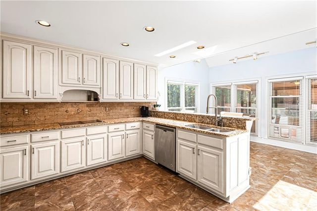 2521 Summeroak Drive, Tucker, GA 30084