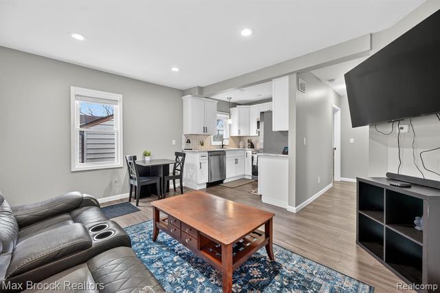 21631 Tulane Avenue, Farmington, MI 48336