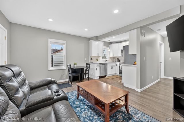 21631 Tulane Avenue, Farmington, MI 48336