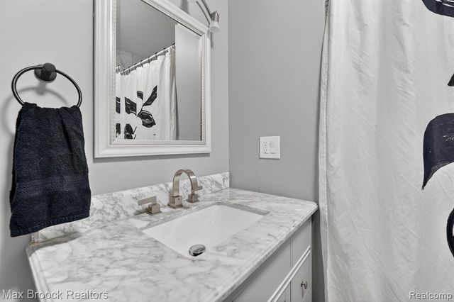 21631 Tulane Avenue, Farmington, MI 48336