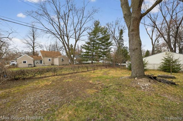 21631 Tulane Avenue, Farmington, MI 48336