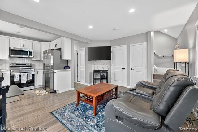 21631 Tulane Avenue, Farmington, MI 48336