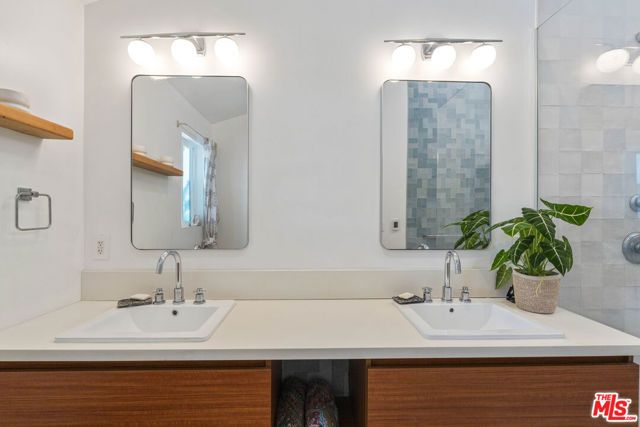 23023 Gainford Street, Woodland Hills (los Angeles), CA 91364