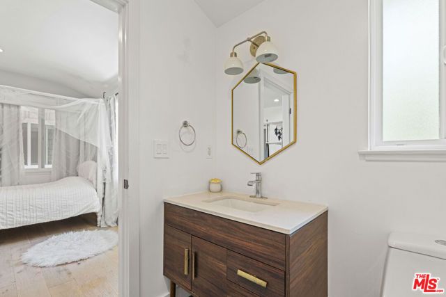 23023 Gainford Street, Woodland Hills (los Angeles), CA 91364