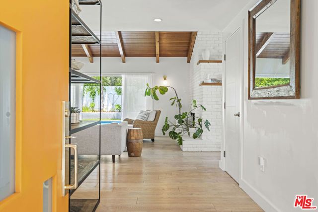 23023 Gainford Street, Woodland Hills (los Angeles), CA 91364