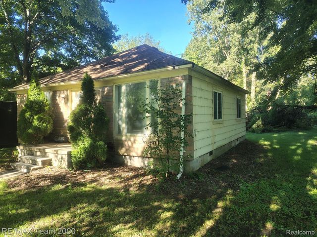22500 Sumpter Road, Sumpter Township, MI 48111