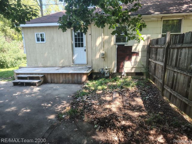 22500 Sumpter Road, Sumpter Township, MI 48111