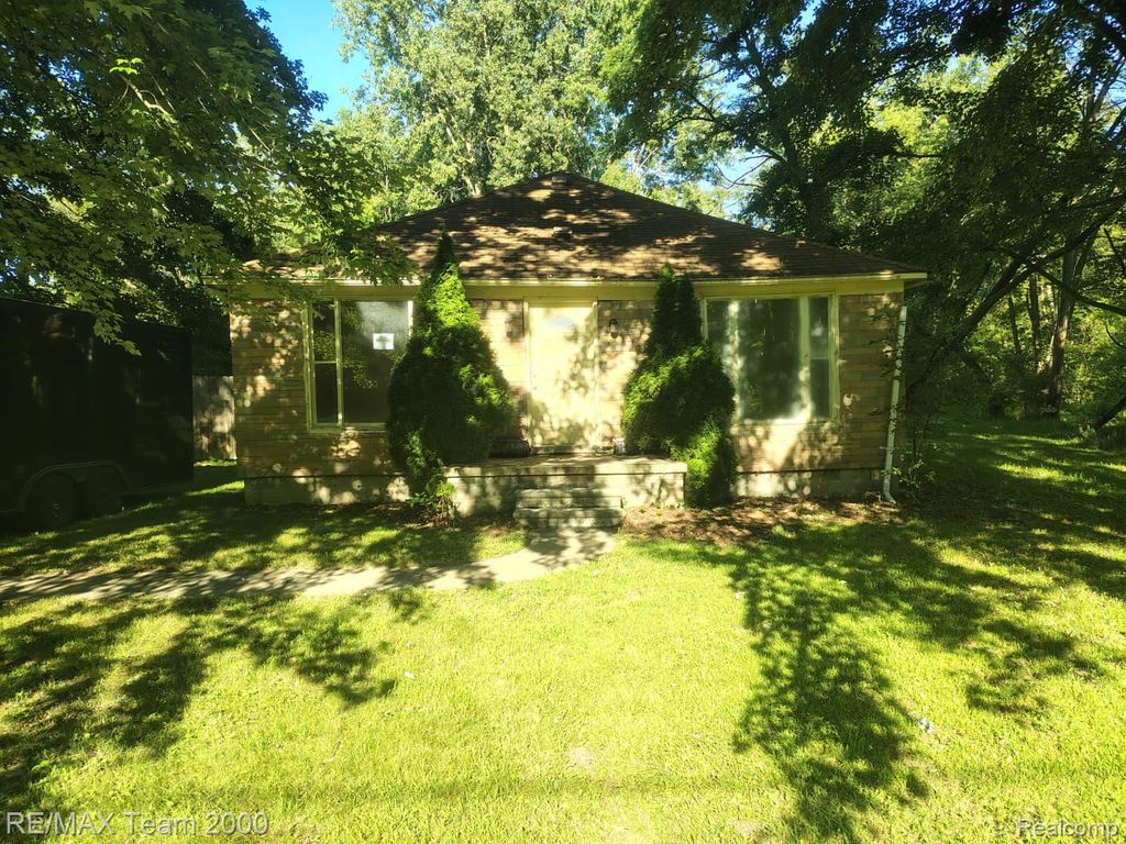 22500 Sumpter Road, Sumpter Township, MI 48111
