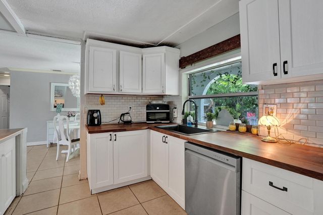 2161 NW 84TH Way, Sunrise, FL 33322