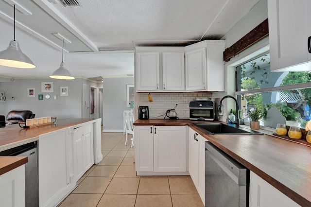 2161 NW 84TH Way, Sunrise, FL 33322