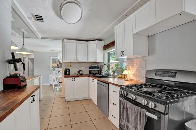 2161 NW 84TH Way, Sunrise, FL 33322