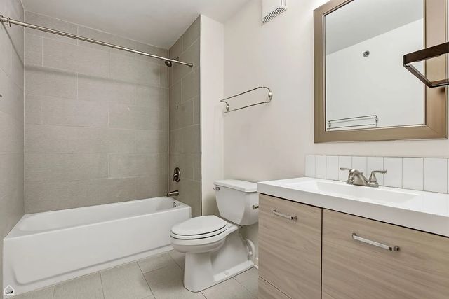 215 N Aberdeen Street 607B, Chicago, IL 60607