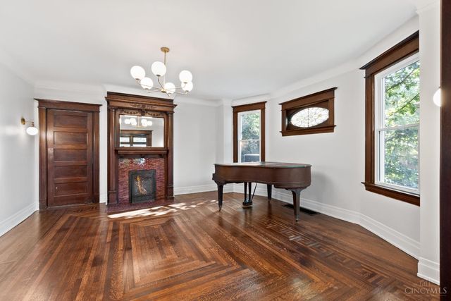 1028 Valley Lane, Cincinnati, OH 45229