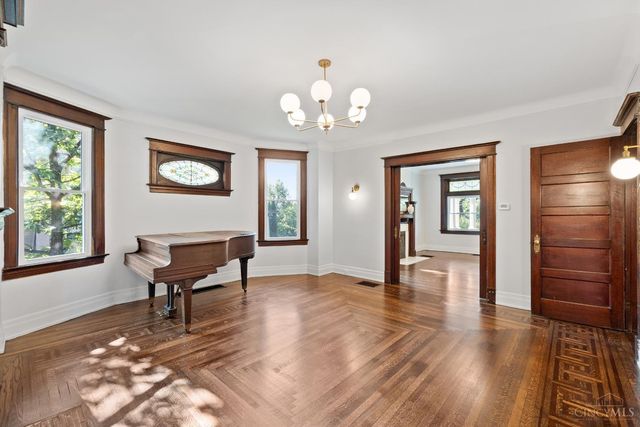 1028 Valley Lane, Cincinnati, OH 45229