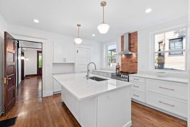 1028 Valley Lane, Cincinnati, OH 45229