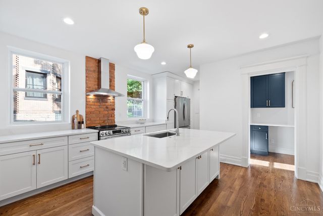 1028 Valley Lane, Cincinnati, OH 45229