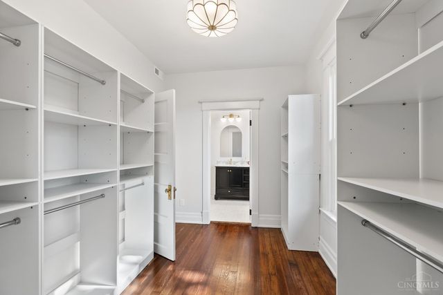 1028 Valley Lane, Cincinnati, OH 45229