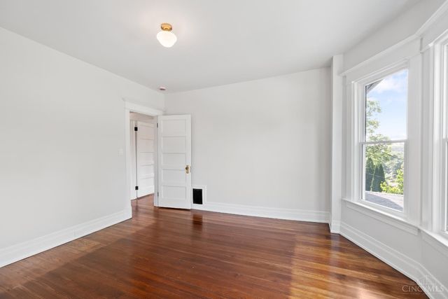 1028 Valley Lane, Cincinnati, OH 45229
