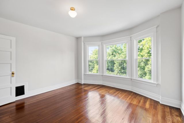 1028 Valley Lane, Cincinnati, OH 45229