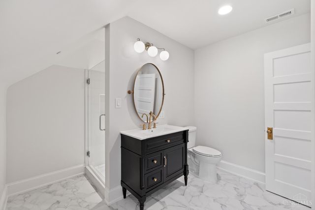 1028 Valley Lane, Cincinnati, OH 45229