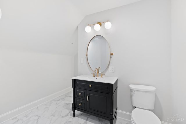 1028 Valley Lane, Cincinnati, OH 45229