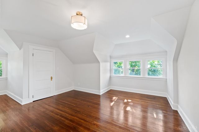 1028 Valley Lane, Cincinnati, OH 45229