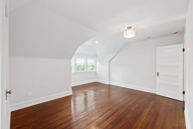 1028 Valley Lane, Cincinnati, OH 45229