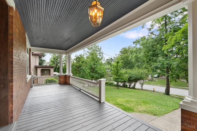 1028 Valley Lane, Cincinnati, OH 45229