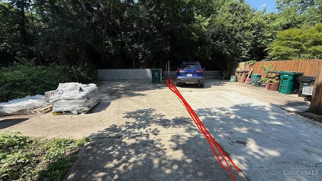 1028 Valley Lane, Cincinnati, OH 45229