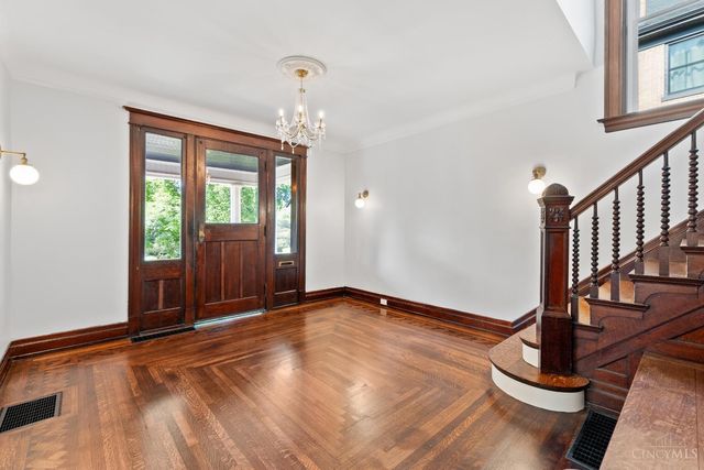 1028 Valley Lane, Cincinnati, OH 45229