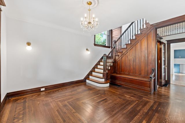 1028 Valley Lane, Cincinnati, OH 45229