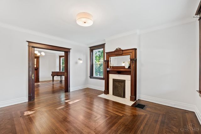 1028 Valley Lane, Cincinnati, OH 45229