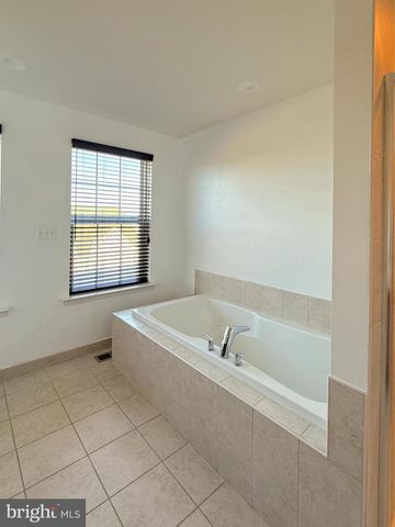 9604 WESBOURNE DR, Upper Marlboro, MD 20774