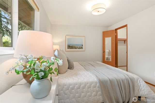 14855 SE 10th Place, Bellevue, WA 98007