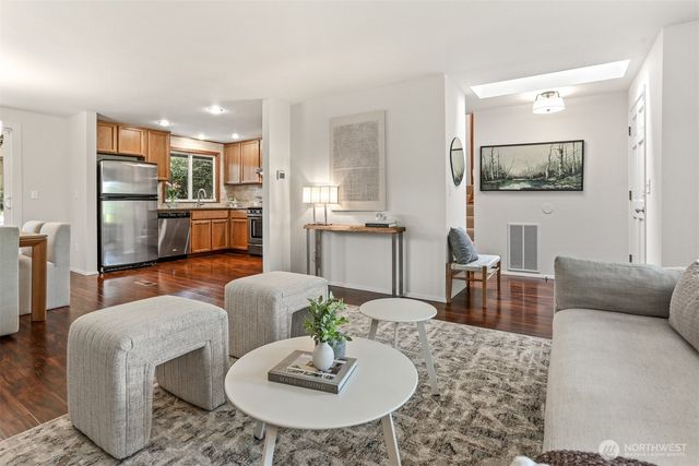 14855 SE 10th Place, Bellevue, WA 98007