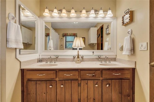 709 Cobb Trail, Woodstock, GA 30188