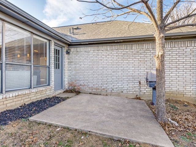 1581 Glenmore Drive, Lewisville, TX 75077