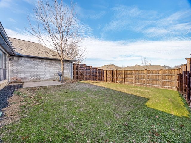 1581 Glenmore Drive, Lewisville, TX 75077