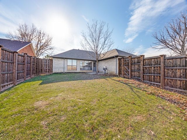 1581 Glenmore Drive, Lewisville, TX 75077