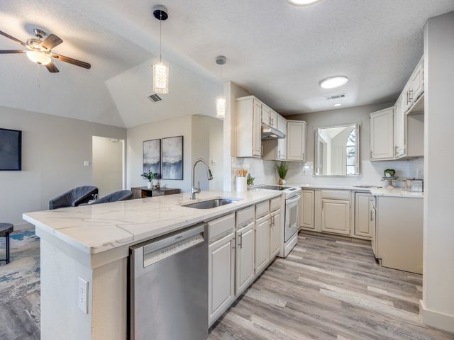 1581 Glenmore Drive, Lewisville, TX 75077