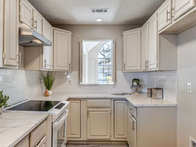 1581 Glenmore Drive, Lewisville, TX 75077