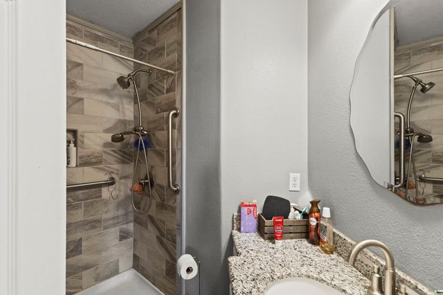 4085 Lake Arthur Drive, Port Arthur, TX 77642