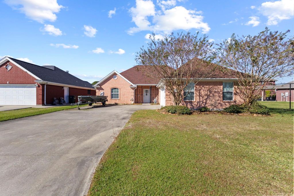 4085 Lake Arthur Drive, Port Arthur, TX 77642